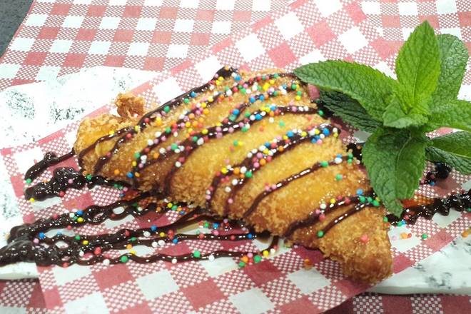 Banana Fritter with Cinnamon Sugar and Topping