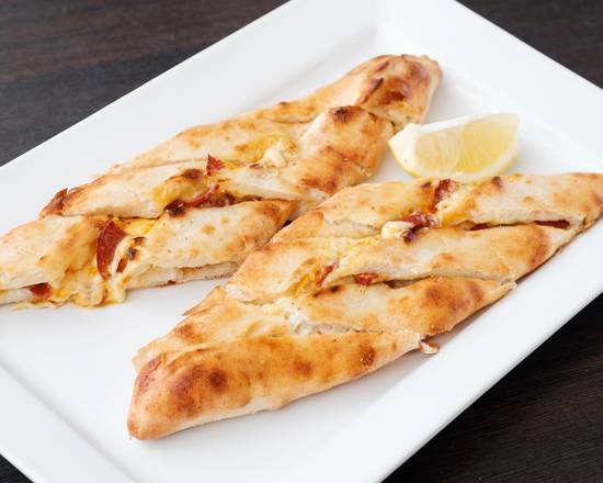 Sucuklu Pide