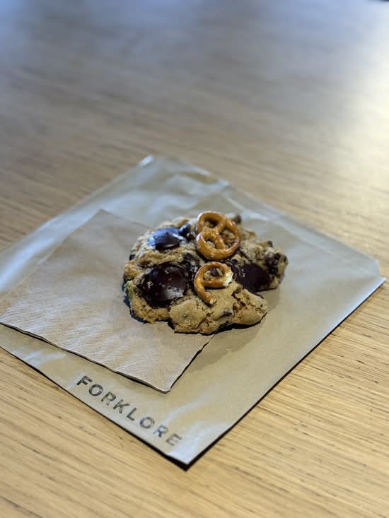 Cookie (Peanut butter, pretzel,  chocolate chip)