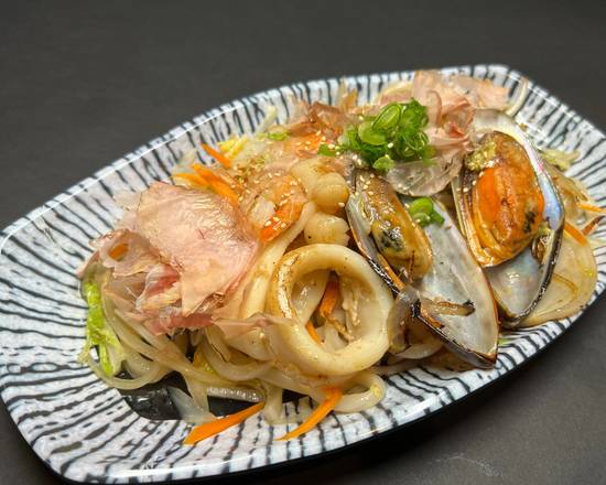Seafood Yaki Udon