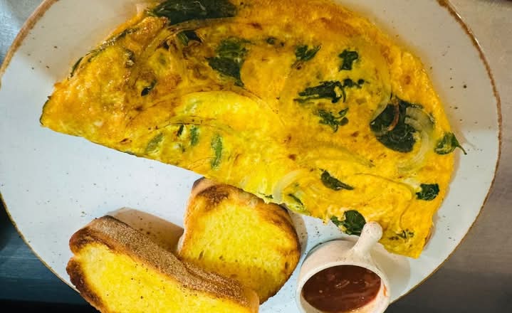 Egg cheese omelette with white Toast