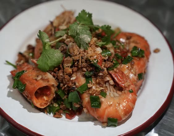 Stir-Fried Prawns with garlic and chili