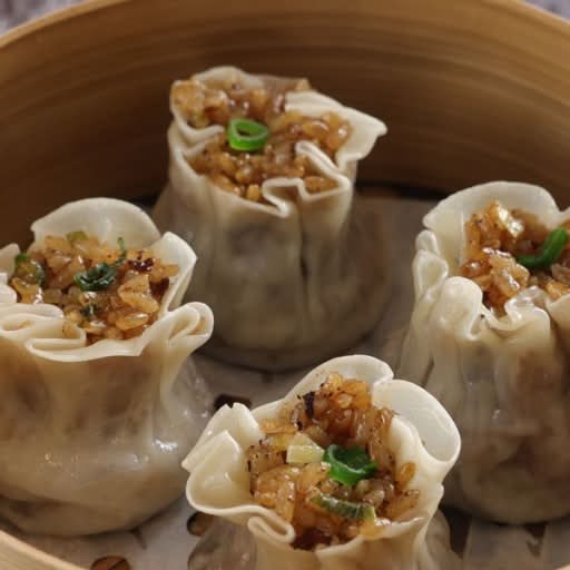 Steamed sticky rice dumpling