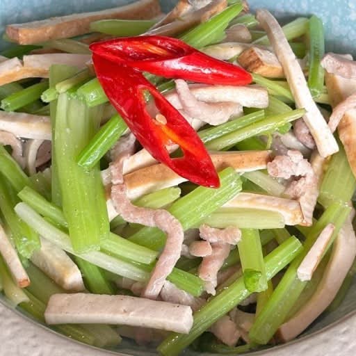 Stir-Fried Celery with Dried Bean Curd and pork