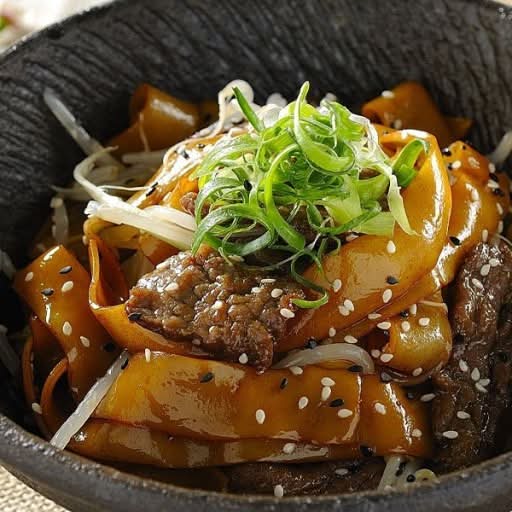 Dry Fried Beef In Rice Noodles With Bean Sprouts And Dark Soya Sauce