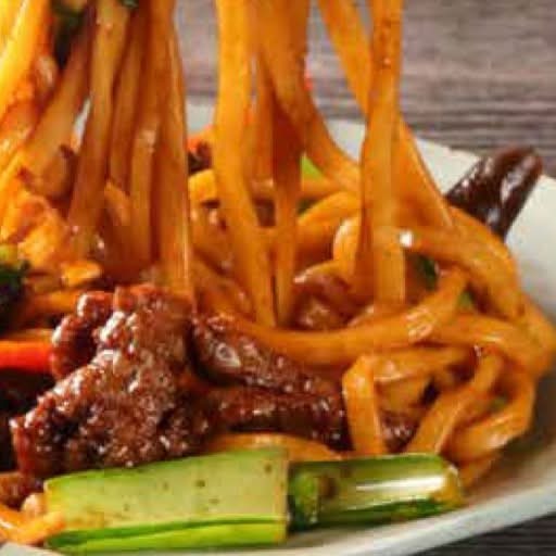 Combination Fried Noodles With Prawns, Beef And Vegetables