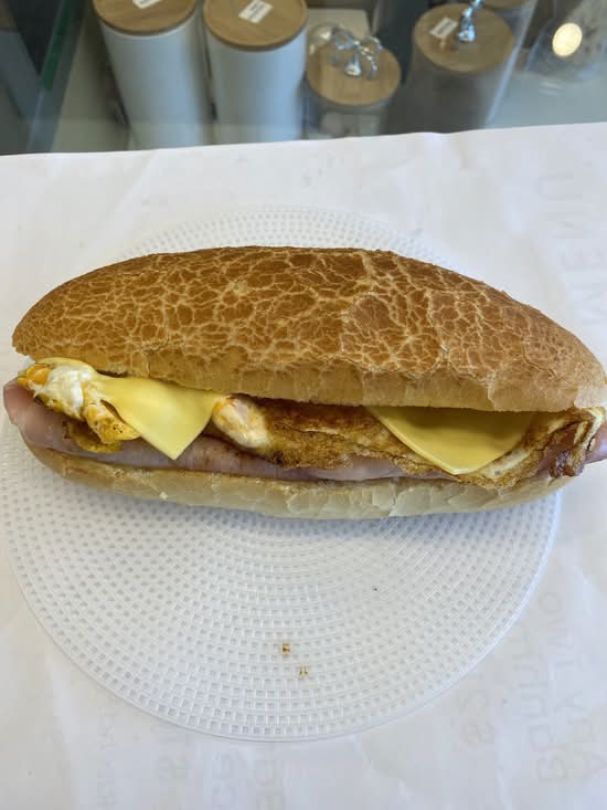 Egg Bacon Roll Banh Mi