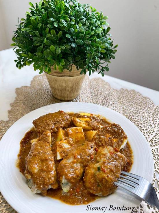 Siomay Bandung / Steamed Fish Dumpling In Peanut Sauce