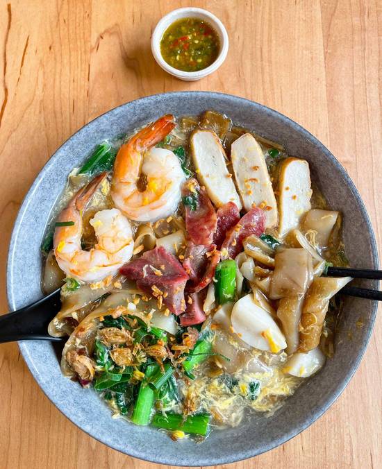 Kwetiau Siram / Rice Noodles In Egg Gravy Sauce