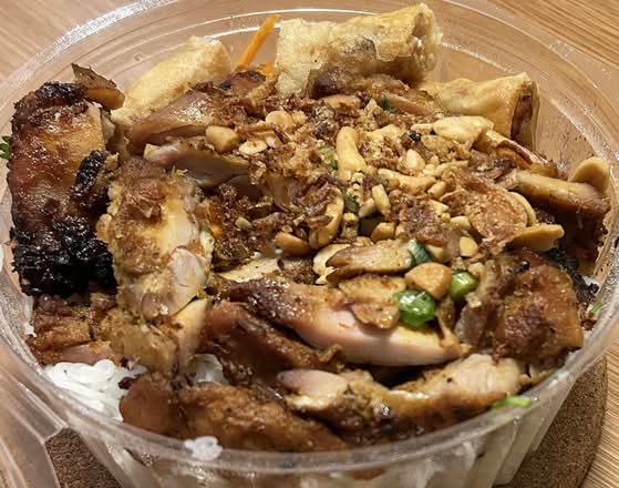 Lemongrass Chicken Salad Bowl