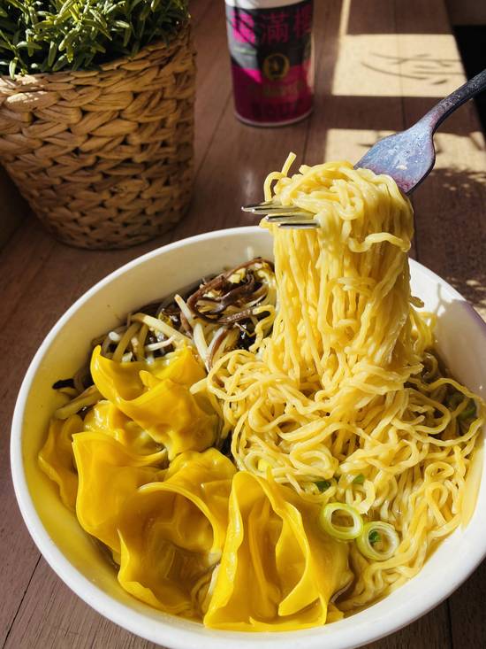Vegetables and Wonton Soup Noodle