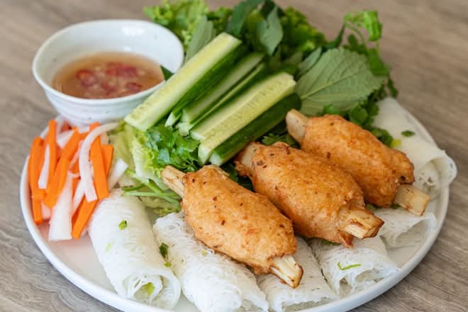 Sugarcane Prawn Woven Rice Noodles (Bánh Hỏi Chạo Tôm)