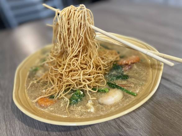 Crispy noodle/ Rice noodle in Thai Gravy sauce(Rad Na)