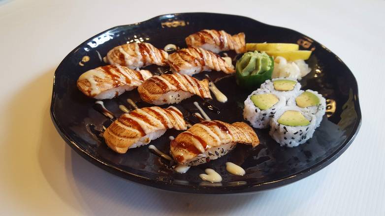 Grilled Salmon Sushi (A)