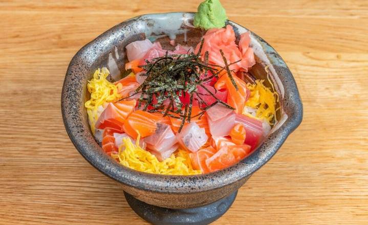 Chirashi Sushi (M)