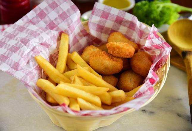 Chicken Nuggets and Chips