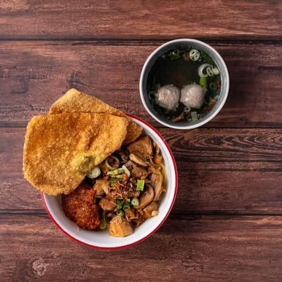 MIE AYAM RICA KOMPLIT (BASO + PANGSIT)