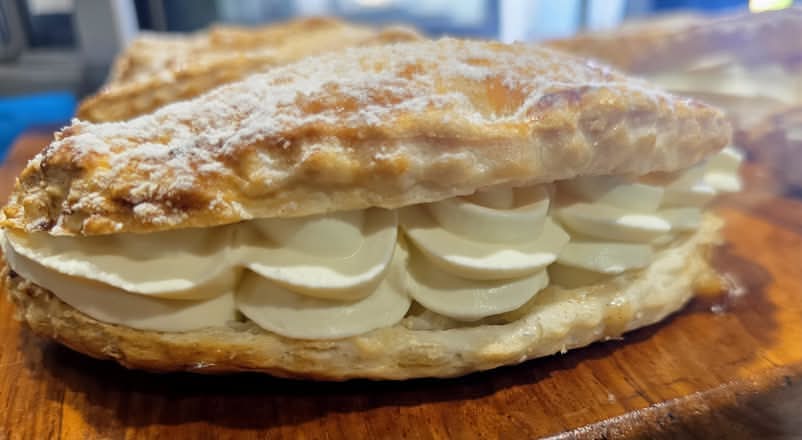 Apple Turnover (Fresh Cream)