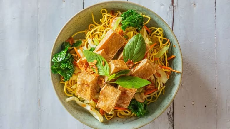 Tofu Fried Egg Noodles