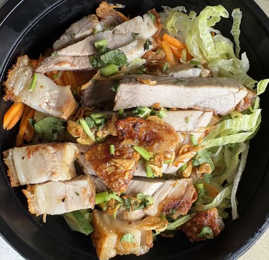 Crispy Pork Bún