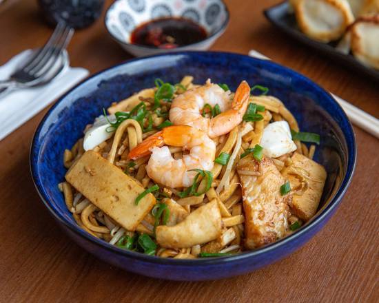 Japanese Seafood Fried Udon