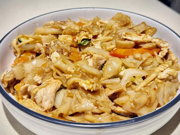 Chilli Basil Noodles (Pad Kee Moa)