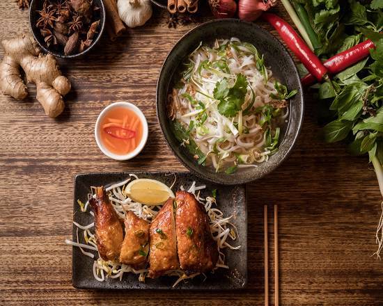 Crispy Chicken Noodle Soup Phở Gà Giòn