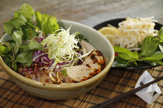 Spicy Vermicelli Soup (Bun bo Hue)