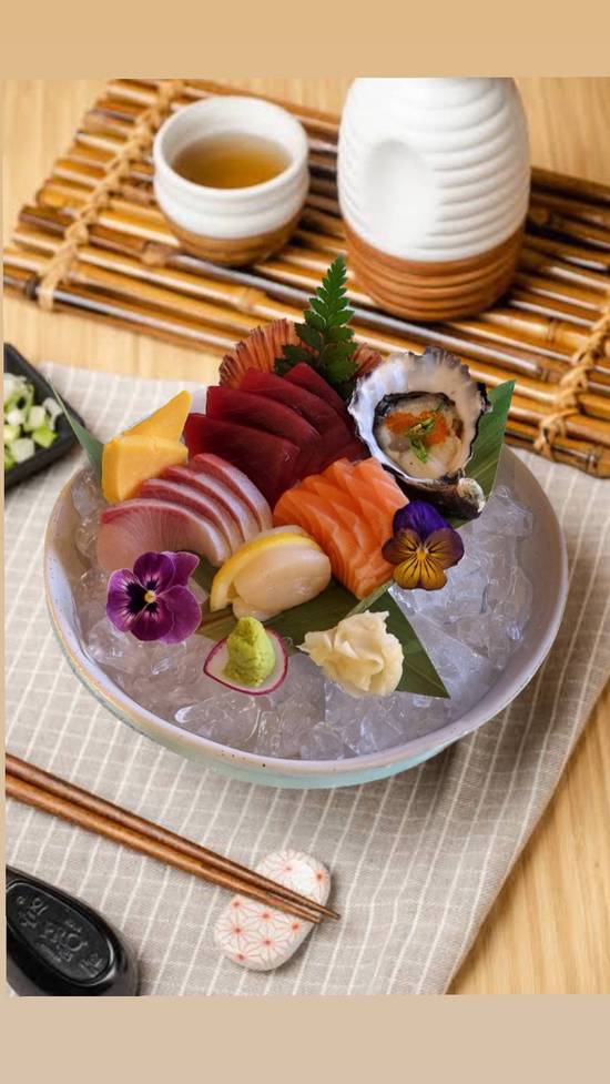 Sashimi Deluxe ( 16 pcs )
