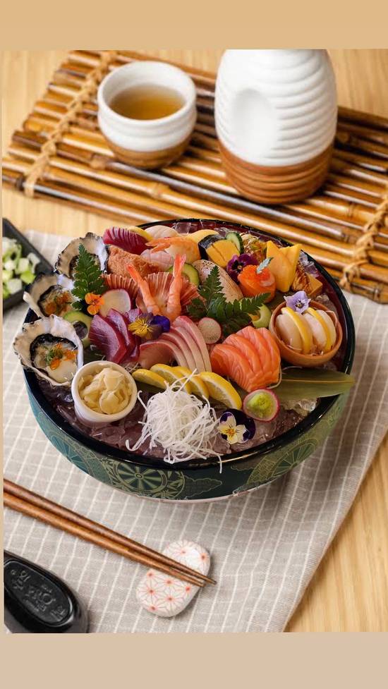 SUSHI & SASHIMI PLATTER (3-4 person)