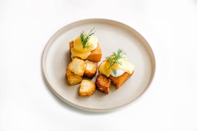 Hash Eggs Benedict