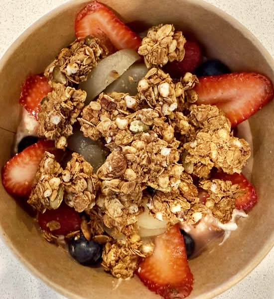 STRAWBERRY & RHUBARB BIRCHER MUESLI
