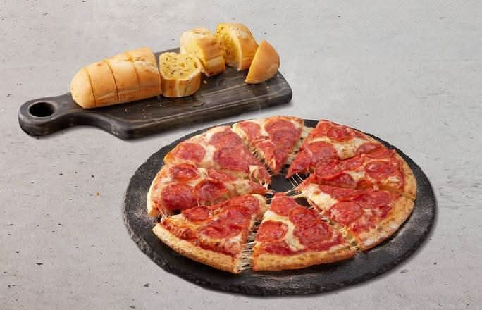 Single Traditional Bundle (1 Large Pizza + 1 Side)