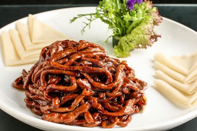 Peking Shredded Pork in Sweet Bean Sauce with Pancakes