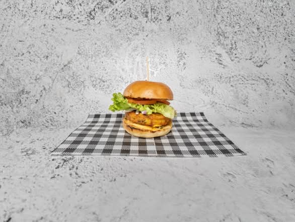 Spicy Veggie Burger (V)