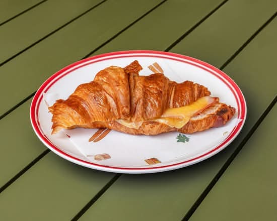 Croissant Benedict
