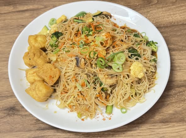 Vegetarian Singapore Noodles (V)  ～22