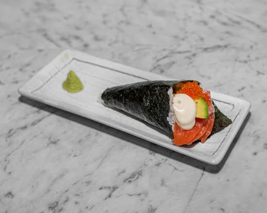 Salmon Hand Roll