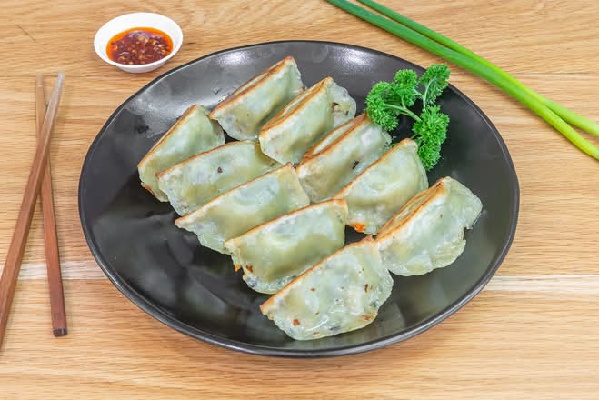Pan Fried Vegetable Dumplings (10pcs)