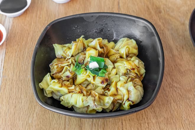 Wonton in Mild Chilli Sauce