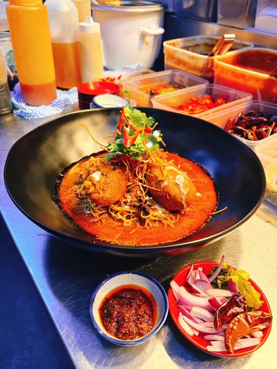 Khao Soi Gai (Chicken Drumsticks)
