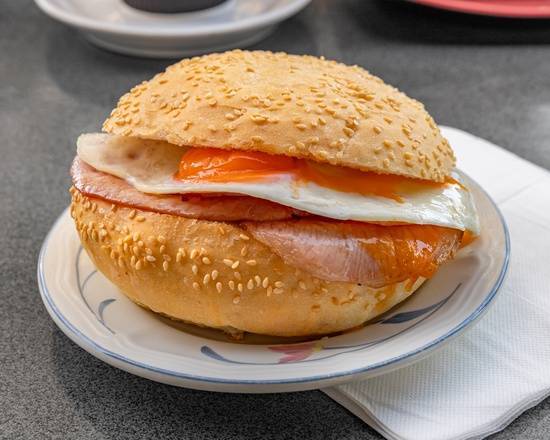 Bacon& Egg Roll