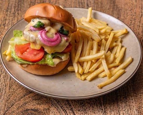 Cheesy Beef Burger with Chips on Side