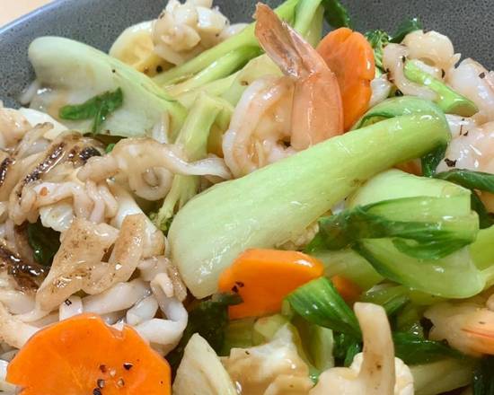 Stir Fried Combination Flat Rice Noodles