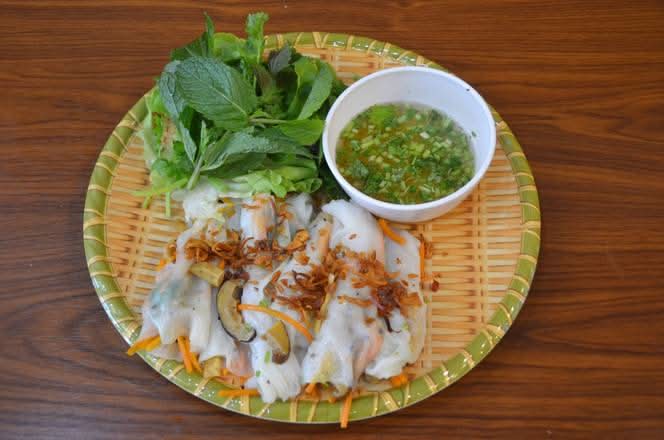 Steamed Vegan Rice Noodle Roll (Bánh Cuôn Nhân Chạy) (Vg)