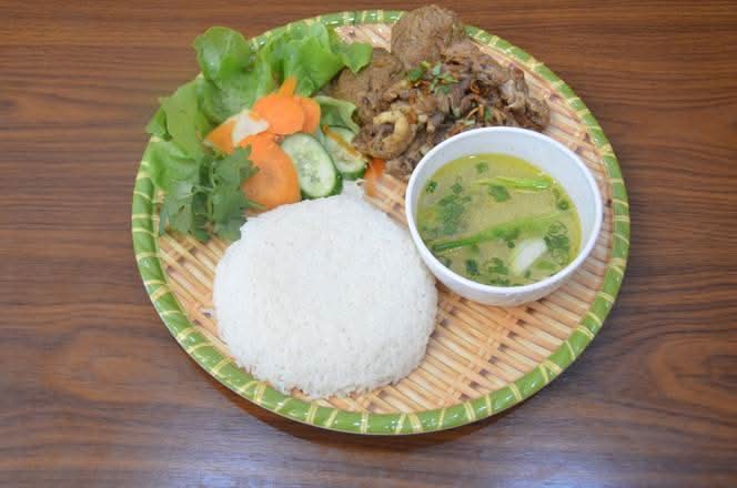 Steamed Rice with Grilled Pork ( Cơm Thịt Nướng)