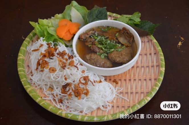 Vermicelli with Grilled Pork and Salad (Bún Chả Quạt)