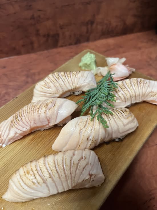 Aburi Salmon Sushi - 5 pc