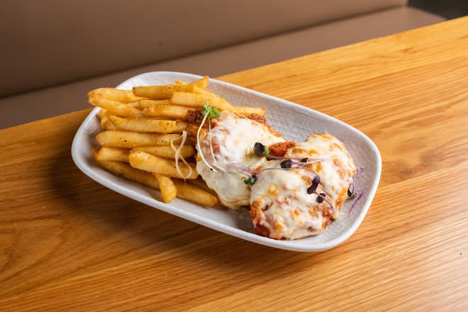 Kids Chicken Parma & Chips