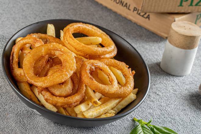 Beer Battered Onion Rings with Chips